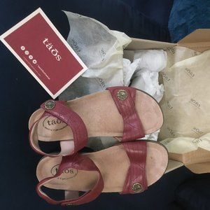 Taos Sandals, NIB